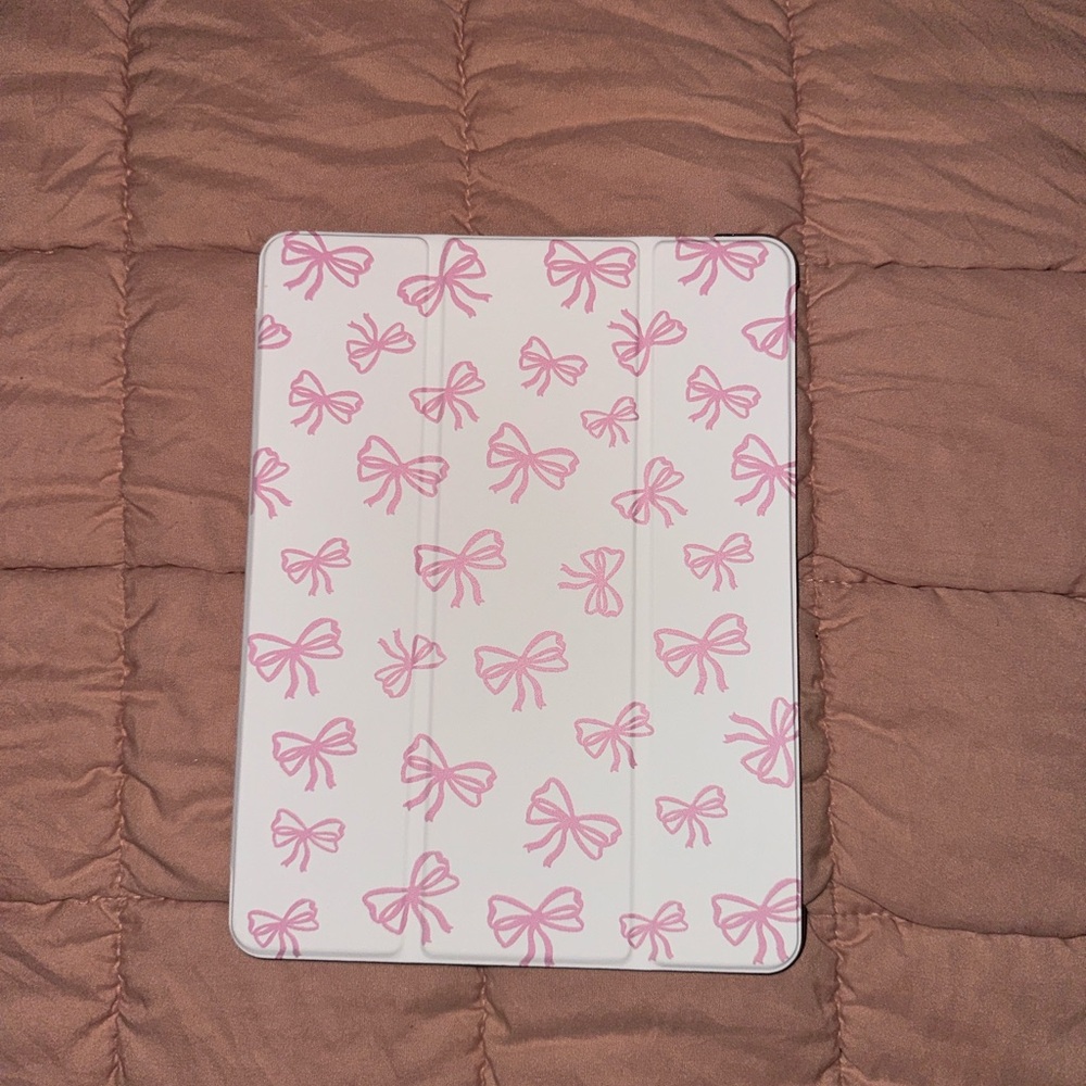 Amazon Pink and White Bow Patterned Accessory